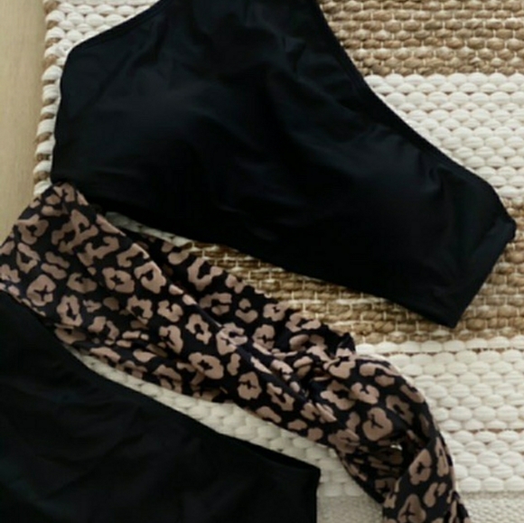 Wild Side One Piece - Picture 2 of 2